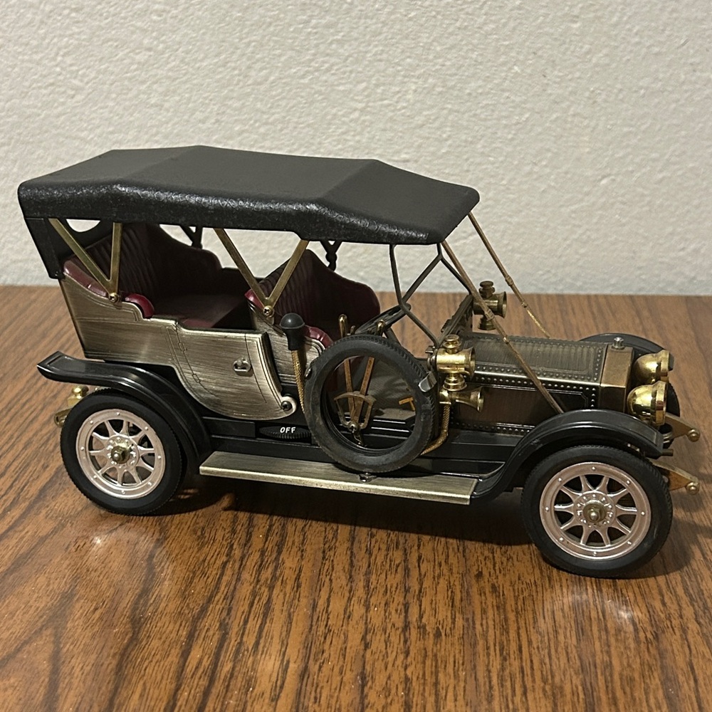 VINTAGE TOY CAR RADIO